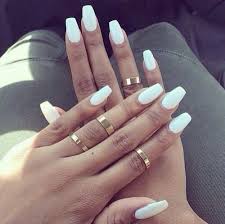 Wearing your nails plain, complaining that having them designed require lots of work and a lot of skills? Plain But Pretty Nails White Acrylic Nails Fake Nails Gel Nails