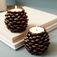 50 idées pour utiliser des pommes de pins dans sa déco. Awesomeeeee Fabriquer Deco De Noel Decoration Fenetre Noel Deco Noel