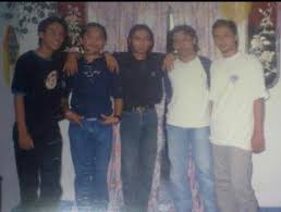 Seorang anggota polisi, bripka h (47) diketahui menembak istri dan seorang oknum tni di rumahnya, jeneponto, kamis (15/5) lalu. We Love Along Spoon Posts Facebook