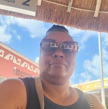 Knee replacement: Is popping when walking normal?