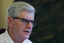Former Gov. Phil Bryant subpoenaed again, this time for texts related to  Brett Favre's pharma project