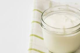 Walaupun anda ingin mengkuti jejak selebriti ternama dengan kebiasaannya pakai masker wajah setiap hari, ingatlah bahwa jenis kulit dan rutinitas anda berbeda. Hanya Dengan Yogurt Wajah Awet Muda Dan Bebas Dari Jerawat Yuk Coba Moms Semua Halaman Nakita