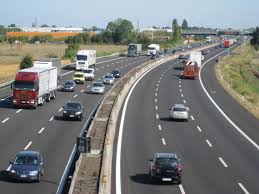 Tre camion coinvolti nello schianto avvenuto vicino a un cantiere, uno dei mezzi pesanti è andato a fuoco. Limitazioni Viadotto Cerrano A14 Caos Traffico A Silvi 4000 Camion Sulla Statale Adriatica Trasporti Italia Com
