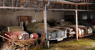 60 Vintage Cars Found After 50 Years Of Neglect On French Farm Are Worth At Least 12 Million Old Vintage Cars Abandoned Cars Barn Finds