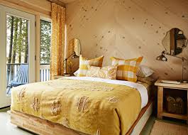 Get designer sarah richardson makeover tips for a transformation without the demolition of a total renovation that mixes southern and english charm. Sarah Richardson Lake House Makeover Lake Huron Rental Home Makeover