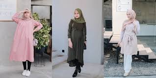 Ibu kandungku sangat seksi dan cantik meski usianya sudah 36 tahun, sedangkan adikku sangat manis dan merangsang meski baru berumur 14 tahun, mungkin ini dikarenakan tubuhnya yang tumbuh dengan pesat sehingga tonjolan di tubuhnya terlihat menggairahkan. 10 Ide Padu Padan Tunik Ibu Hamil Ala Selebgram Saritiw Fashionable Bersama Babybump Di Hari Raya