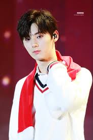 At the end of the program, he ranked 9th, becoming one of the final 11 members to debut in wanna one. Wanna One Pics On Twitter Hq 171224 Hwang Minhyun Cr Beautiful Way í™©ë¯¼í˜„ ì›Œë„ˆì› Hwangminhyun Wannaone Https T Co D0zajnrnew