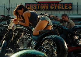 Megan fox is an american actress known for her featured role in the 'transformers' film series. Did Megan Fox Quit Transformers Because Michael Bay Made Her Act Like A Stripper