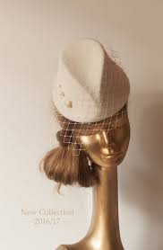 Unique Modern Cream Felt Fascinator With Veil Bridal Pillbox Hat By Ancoraboutique On Etsy Fascinator Wedding Fascinators Millinery