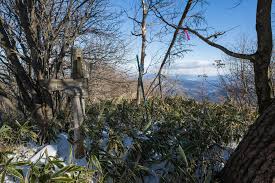 鼻曲山 登山 二度上峠 12月 浅間山を見渡す展望台へ冬の信州百名山 登山百景 登山 山 国境