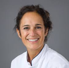 Els (65) kreeg opnieuw borstkanker, maar nu van haar prothese: 'Vertrouw  die dingen niet meer'