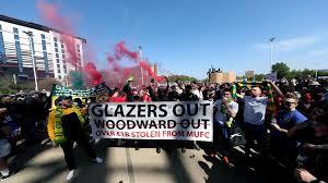 You can see pictures and videos below… Manchester United Fans Protest Against Glazer Family S Ownership Outside Old Trafford Football News Sky Sports