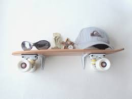 All our decks are 100% canadian maple, meaning they last we aim to please all your needs, so please feel free to ask any questions we do have a returns policy so if you. 1001 Idees Pour Transformer Sa Planche En Etagere Skateboard