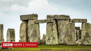Bahan yang digunakan untuk membuatnya adalah batu kali yang berwarna kehitaman. Mengapa Situs Prasejarah Stonehenge Dibangun Bbc News Indonesia