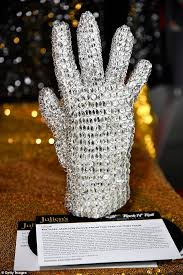 Nov 23, 2010 · michael jackson the experience is a dance and party game for wii in which players at all levels can groove right along with the king of pop. Eddie Van Halen S Guitars And Michael Jackson S Glove Are Among Musical Mementos On Auction Block Daily Mail Online