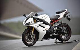 The engine produces a maximum peak output power of 124.00 hp (90.5 kw) @ 12600 rpm and a maximum. Triumph Daytona 675r 2011 2012 Motorcycle Review Mcn