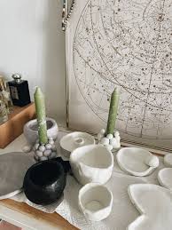 Giulia becker und chris sommer fühlen sich zuhause am wohlsten, hier will niemand mit ihnen „ein bierchen trinken oder sich „wegen neuer projekte connecten. In The Mood Die Ruhige Osterzeit Bei Milena Amazed