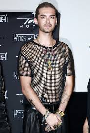 Οι tokio hotel είναι γερμανικό συγκρότημα που δημιουργήθηκε στο μαγδεβούργο της γερμανίας το 2001, και αποτελείται από τους bill kaulitz (τραγούδι), tom kaulitz (κιθάρα), gustav schäfer (ντραμς) και τον georg listing (μπάσο). Tokio Hotel Picture 33 Book Presentation And Vernissage Of Billy Love Don T Break Me By Tokio Hotel S Bill Kaulitz