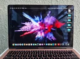 Aku diperbuat daripada gabungan plastik dan alumunium.aku berbentuk segi empat dan warnaku hitam. Ulasan Apple Macbook Air 2019 Komputer Mampu Milik Menurut Definisi Apple Amanz