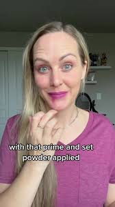😲 Have you tried Younique’s prime and set powder?!? This stuff is  incredible. 🏆 And it’s