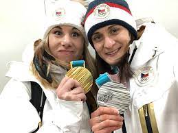 Tímto výkonem se nesmazatelně zapsala do světové sportovní historie. Zlata A Stribrna Medaile Ester Ledecka Fanklub Facebook
