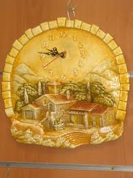 Horloge Pendule Artisanale En Platre Jaune Pale Modele Village De Provence Souvenirs Et Idees Cadeaux De Provence Par Boutique Grenadine Grenadine Souvenirs Provencaux