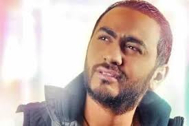 كلمات اغنية مربوطين في بعض مكتوبة وكاملة للمطرب المصري الكبير تامر حسني وهي من ضمن أغاني ألبوم عيش بشوقك 2018 اغنية مربوطين في بعض من أكثر الأغاني الحزينة التي