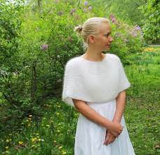 So ermöglichen wir es jeder braut, unabhängig von der höhe ihres budgets, in ihrem ganz individuellen hochzeitskleid heiraten zu können. Strickanleitung Fur Mohair Seide Poncho Poncho Stricken Anleitung Poncho Strickmuster Poncho Stricken