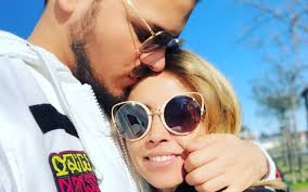Laura figueiredo lançou a marca de roupa belafi, e já está a ser um sucesso nas redes sociais. Laura Figueiredo E Mickael Carreira Vivem Dia Magico Com A Filha E Suspeita De Nova Gravidez Paira No Ar Vip Pt