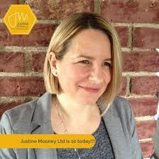 Justine Mooney's Instagram, Twitter & Facebook