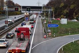 Während der vollsperrungen werde auf der 310 meter langen brücke eine wechselverkehrsführung eingerichtet. Baustellen In Wiesbaden Strassen Versinken Zu Stosszeiten Im Stau
