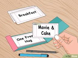 Selanjutnya, anda bisa menempelkan kertas berwarna ke dalamnya, gunakan lem stick agar kertasnya tidak. 3 Cara Untuk Membuat Ibu Merasa Spesial Pada Hari Ibu Wikihow