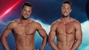 Video Love Island Australia Promotes Two Identical Twin Intruders Daily Mail Online