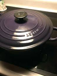 Le Creuset Round Dutch Oven Size 5 5 Qt 26 Cm Color Cassis Purple Material Enameled Cast Iron Brand New Le Creuset Cookware Things To Sell Weight Plates