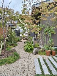 落ち葉そうじ - 雑木と歩む庭