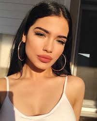Sizi Bu Serinin Fotograflarina Bogdugum Icin Uzgunum Siyah Sac Modelleri Guzel Makyaj Siyah Sac