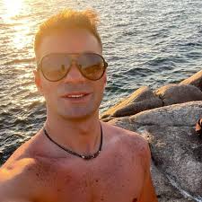 La Spagnolissima Macarena Lewis nel suo ultimo film vi farà sognare ancora  una volta!!”Dolce Sorella” scritto e diretto da Andy Casanova con Rocco  Maltesi e la partecipazione di Dom Amato.....da non perdere!!Il