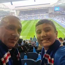 So my fella Dave is a year old so a big lad he has a standard 4 foot Viv  but I feel like he needs bigger now. But I don't want to