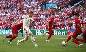 Vijf dagen na het drama van christian eriksen, die in de wedstrijd tegen finland een hartstilstand kreeg, speelt denemarken het tweede groepsduel op het ek tegen belgië. Sea95i5lqle7 M