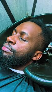 To seka chez @razorkingbarbershop avec daddy @Herman Amisi 😂😂😂😂💈...