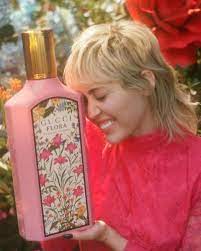 Miley Cyrus es la cara del perfume Flora Gorgeous Gardenia de Gucci — Muy  Cosmopolitas