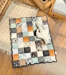 La Bullou Est Le Nouveau Must Pour Bebe Il S Agit D Un Tapis De Sol Ou Vous Pouvez Deposer Bebe En Tout Confort En Tout Lieu En Plus De L Tapis Eveil