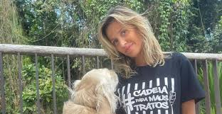 A atriz é acusada por uma ong de devolver dois cachorros que ela adotou em dezembro do ano passado. Reinfectada Pela Covid 19 Luisa Mell Diz Receber Ameacas Desejam A Minha Morte