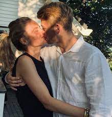 Hubungan keduanya terlihat sangat harmonis. Forza Juventus On Twitter Matthijs De Ligt His Girlfriend Annekee Molenaar