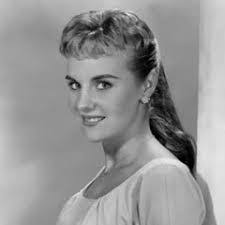 Molly Bee's Instagram, Twitter & Facebook