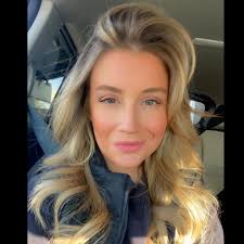 Holly Cleveland's Instagram, Twitter & Facebook