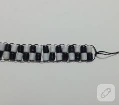 Lastik bileklik yapma ve orme teknikleri resimli lastik bileklik yapimi anlatimi. Renkli Lastiklerle Bileklik Yapimi 10marifet Org