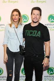 Wahlberg also dated aubrey o'day for a brief amount of time. Mark Wahlberg Has A Family Night Out With His Wife And Brothers Mark Wahlberg Mark Wahlberg And Wife Wahlberg Brothers