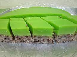 Kuih koci pulot hitam (kuih koci with black glutinous rice). Facebook