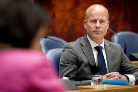 Met het oog op morgenzegt ollongren vanavond dat ze heeft overwogen zich definitief terug te trekken uit het kabinet.ja, zeker omdat ik dacht het twee, drie. Raymond Knops Vervangt Per Direct Ollongren Als Minister De Limburger Mobile